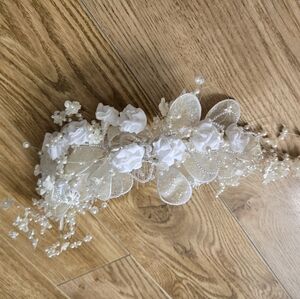 NEW❤️ Bridal Head Comb, VINTAGE, Never Worn) Handmade In Canada 🇨🇦